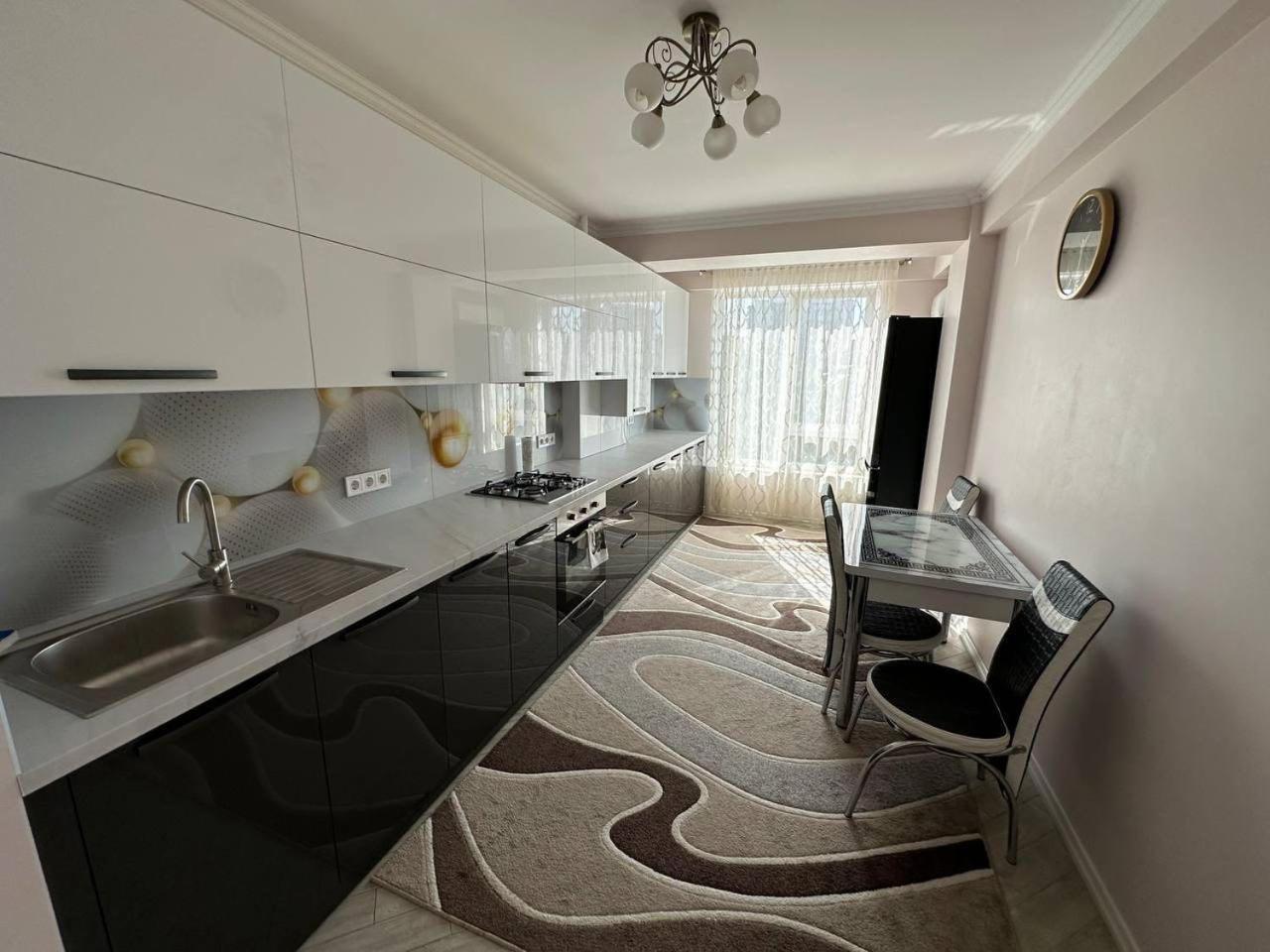 Airport Apartments Taxi คีชีเนา ภายนอก รูปภาพ
